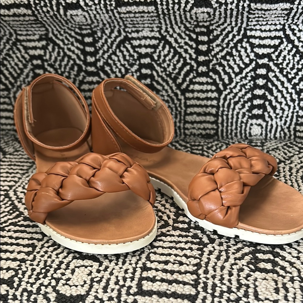 Girls Tahari Braided Sandals-Size 2